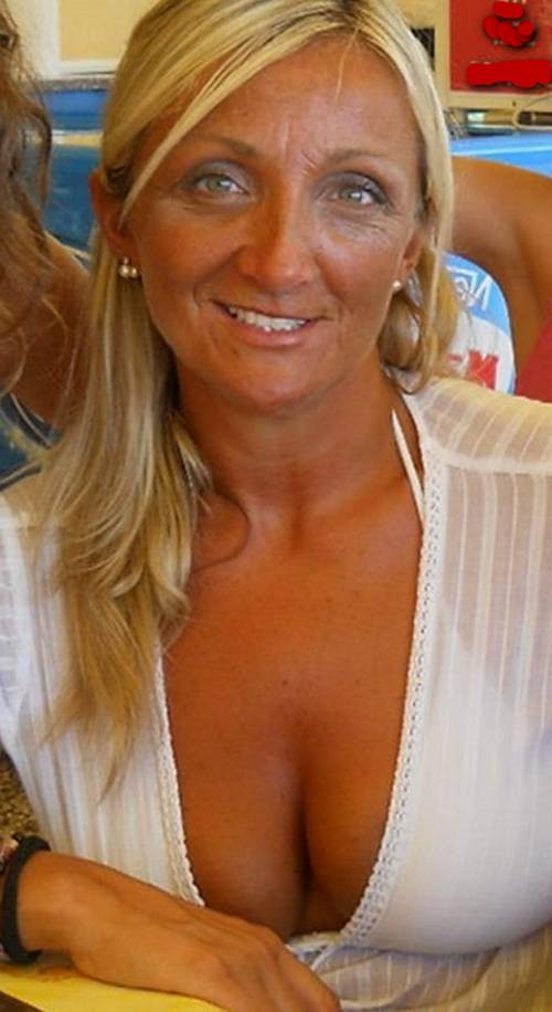 Deze oma lust wel een worstje