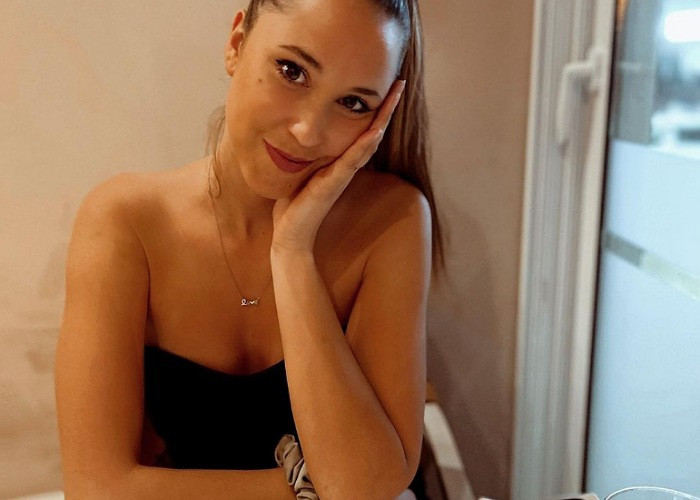 Leuke meid wil mannen pleasen